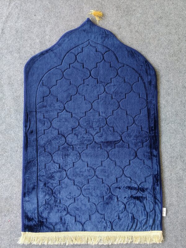Name: laser cutting janamaz
colour: nevy blue 🟦
size: 27×42
Weight: 660 gm
washable