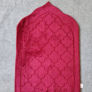 Name: laser cutting janamaz
colour: maroon 🟥
size: 27×42
Weight: 660 gm
washable