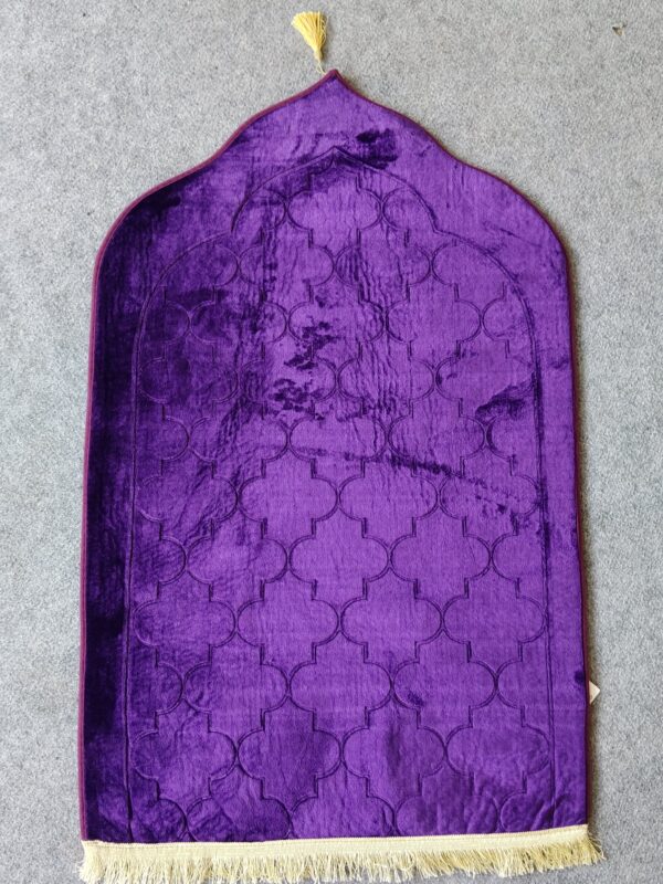 Name: laser cutting janamaz
colour: purple 🟪
size: 27×42
Weight: 660 gm
washable