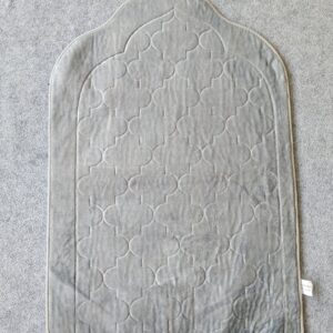 Name: laser cutting janamaz
colour: Grey 🩶
size: 27×42
Weight: 660 gm
washable