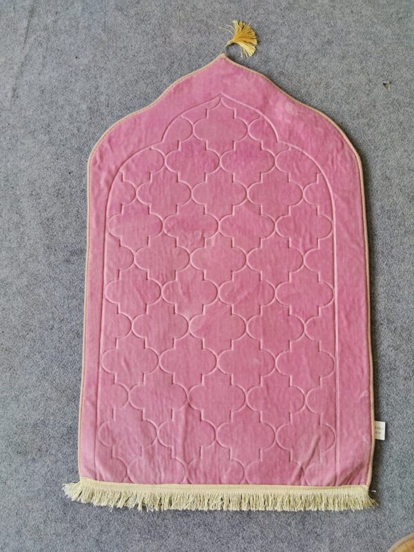 Name: laser cutting janamaz
colour: pink 🩷 
size: 27×42
Weight: 660 gm
washable