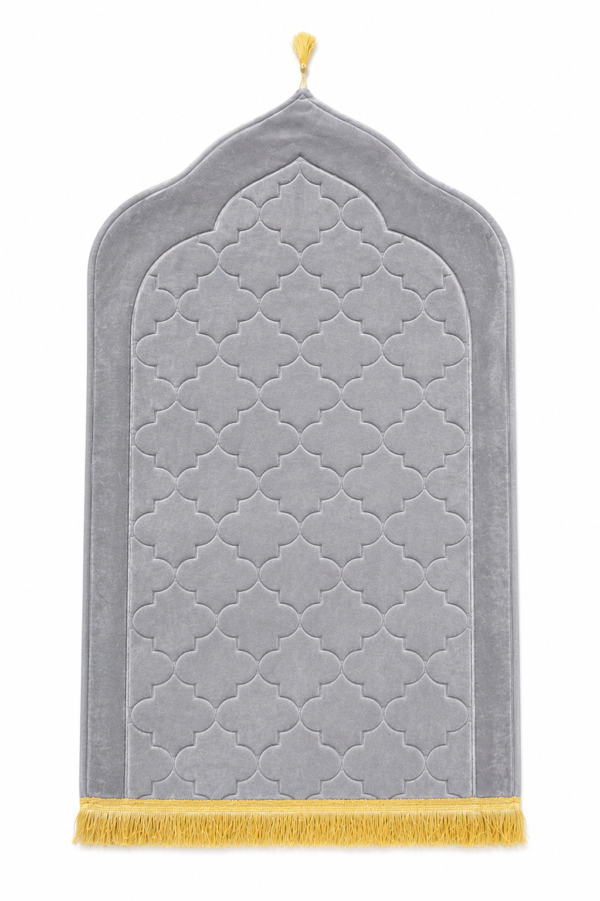 Name: laser cutting janamaz
colour: Grey 🩶
size: 27×42
Weight: 660 gm
washable
